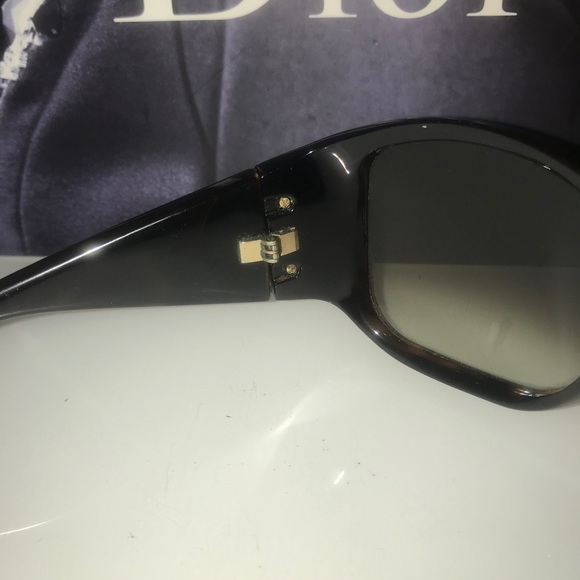 Vintage Gucci sunglasses - Picture 6 of 6